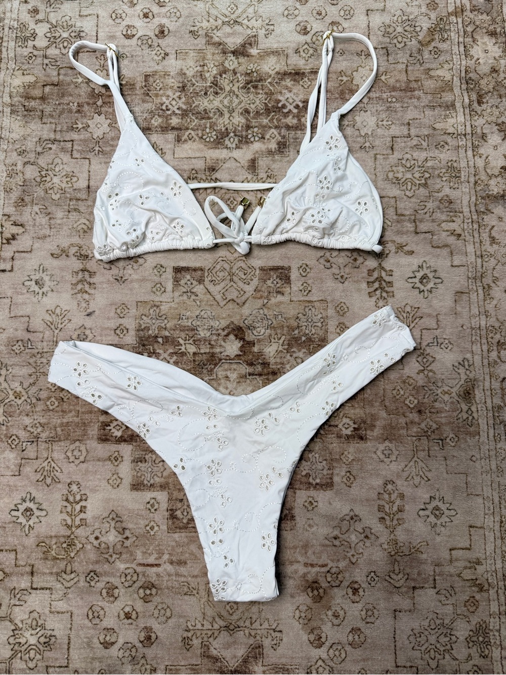 Blackbough White Bikini Set